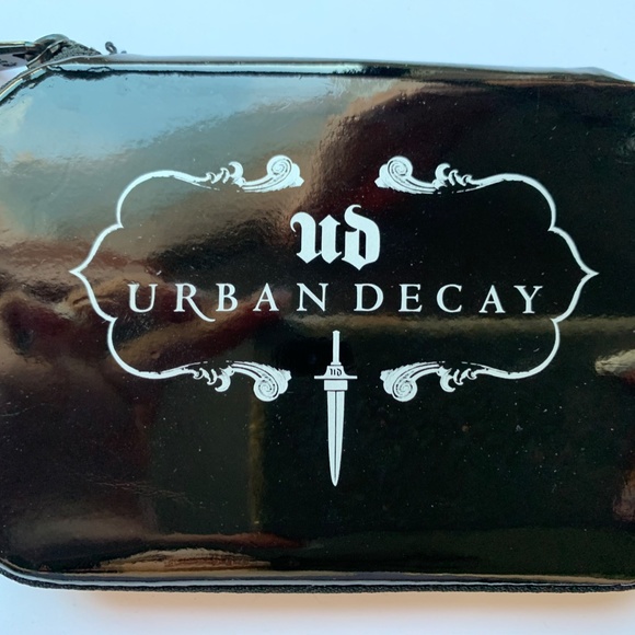 Urban Decay Dangerous Palette - Picture 2 of 3